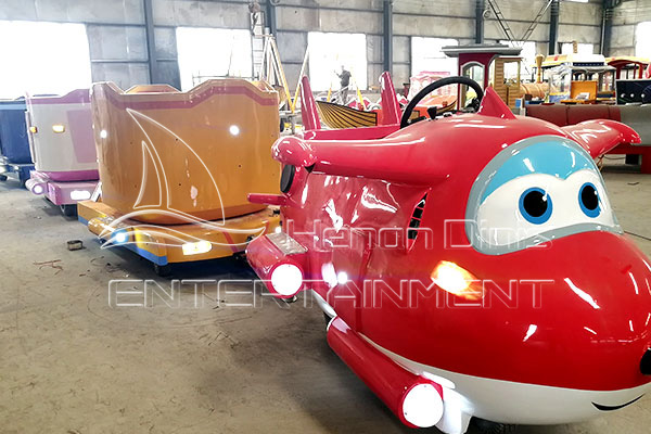 Super Wings electric trackless train rides