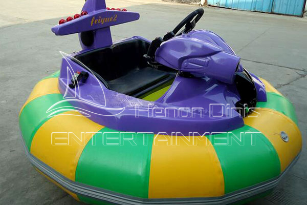 inflatable bumper car with water gun on water