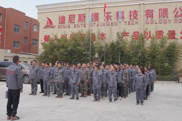 Yudinis factory workers_600x400